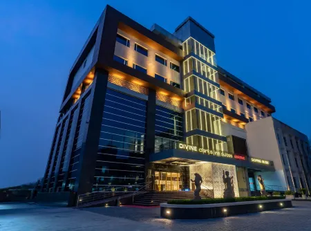 Divine Clarks Inn Suites Отели в г. Курукшетра