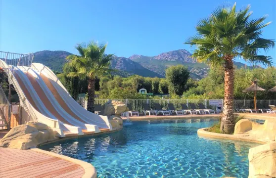 拉皮德露營酒店