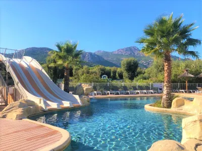 Camping la Pinède Hoteles en Calvi