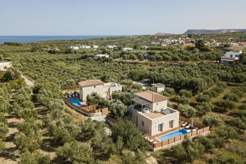 Villa Prima - with Private Heated Pool & Jacuzzi - Villas