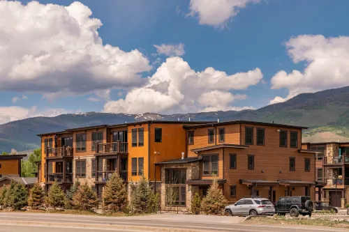 Luxury 2Br Mountain Townhouse w Picturesque Views - balcony