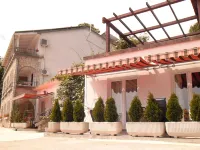 Apartments Kestenovi Dvori Hotels in Opric