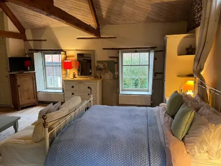 The Hillis Farmhouse - 6 Bed - Sleeps 11 - Pets