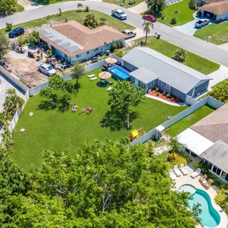 Spacious 4Br w Pool BBQ Grill Theatre Room