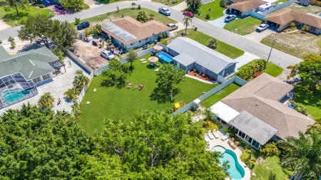 Paradise Haven- Amazing 4Br Oasis with Pool Отели рядом с достопримечательностью «Запад Гейт»