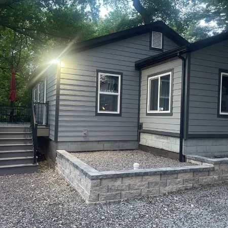 "The Hideaway 1" Charming 2-bedroom house with WiFi, AC in fabulous Farmington