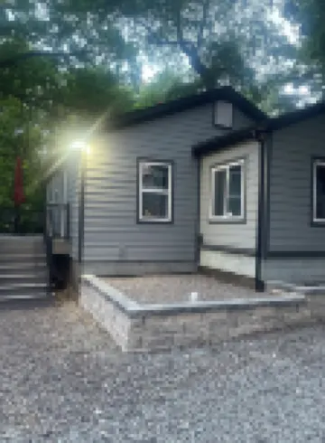 "The Hideaway 1" Charming 2-bedroom house with WiFi, AC in fabulous Farmington