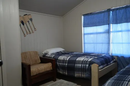 FISHING THEME COTTAGE; WATERFRONT FISHING PIER!