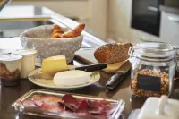 La Forge de Diogne - Luxury and Cosy B&B Alpine Lodge - breakfast