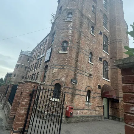 1 Bed Flat - Sleeps 2 - Parking - Balcony - Wifi