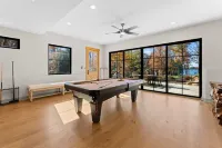 The Grand on Greenbay-7 Bedrooms Sleeps 20 Modern New Build