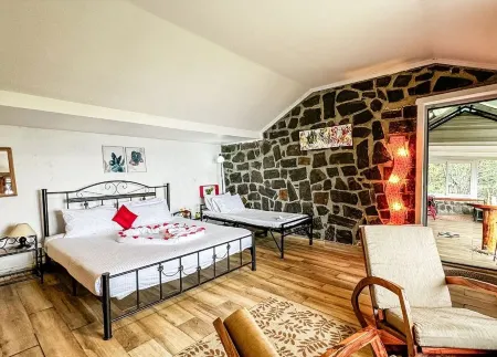 Manas Valley View bungalow Отели рядом с достопримечательностью «Poombarai village»