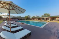 Entikko Safari Lodge - Pools