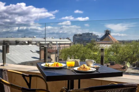 Ayvazovsky Hotel Отели рядом с достопримечательностью «Спасо-Преображенский кафедральный собор»