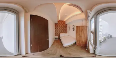 Stylish 1BR City Apartment Hotels near Barangay Trapiche Chapel