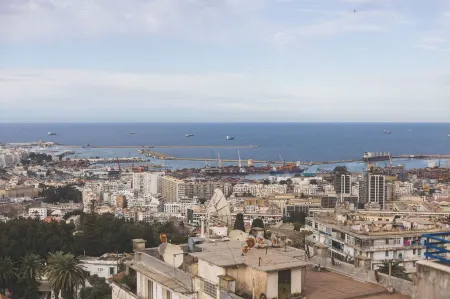 Magnifique Appartement au  d'El Mouradia Отели рядом с достопримечательностью «Abou bakr esseddik Mosque»