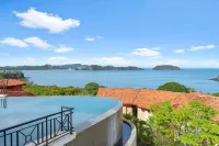 Stylish Villa with Brand-New Furniture, Panoramic Ocean Views, and Infinity Swimming Pool & Hot Tub Hotels in Las Catalinas