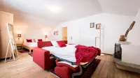Am Schloss Guest House Hotels in Bruneck