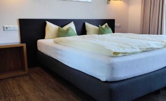Garni Hotel & Ferienwohnungen Seeschlößchen - Housity