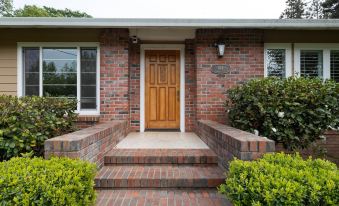 Wildflower by AvantStay Gorgeous Wine Country Home w Pool Bocce Ball Court Huge Yard