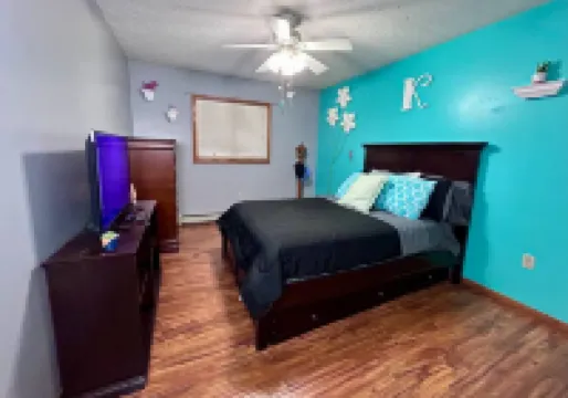 Cinnebar Hideaway ~ Private & Close to Ski Hills!