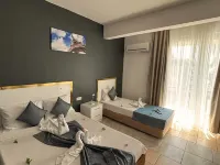 Moonbow Beach Hotel Hotel dekat Pantai Cleopatra