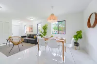 Chic Retreat with Free Parking, WiFi, Washer/Dryer Hotels in West Little River