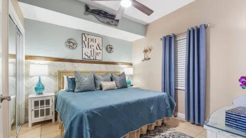 Sunsets on the Gulf!  5 Star Host. Available Dates 9/2-9/7 and 9/15 - 9/30