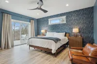 New 5-bedroom house at Apple Canyon Lake. 30 minutes from downtown Galena! 톰슨 타운쉽 호텔