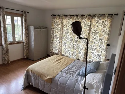 Spacious 4-bedroom house in terrific Menomonee Falls with WiFi, AC Hotels near Karl's Country Market (World Famous Sausage)
