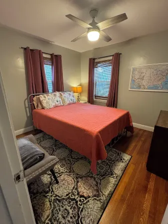 Charming 2-bedroom Bungalow - Close to Everything!