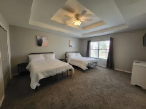Texas-Sized Comfort w/ Pool Near DHR- Sleeps 14