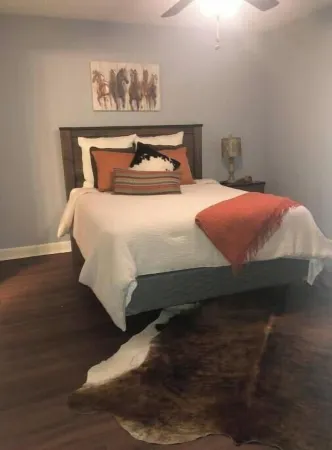 2-bedroom condo in charming Oxford within walking distance of the stadium.