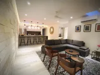 1st Luxury Warehouse Hotels near Los Cinco Soles