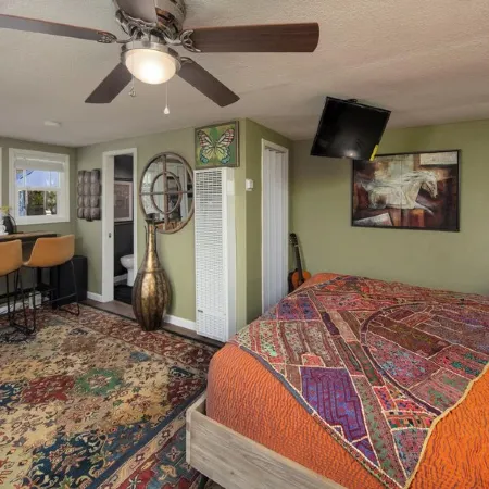 Magical-Dwntwn Lodi, Hot Tub, Firepit, Wine Tasting, Backyard Oasis