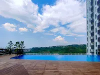 Fancy and Nice 1Br with Extra Room at Amartha View Apartment Hotels in Ngaliyan