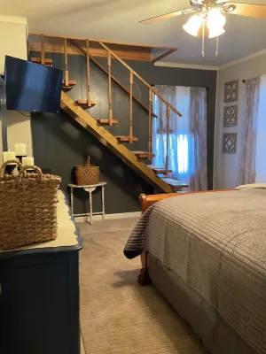 Charming 3-bedroom cottage with WiFi and AC in delightful Caulfield