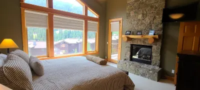 Spacious 2-bedroom Ski in/Ski out condo in beautiful Big Sky, Montana. Hotels near Spanish Peaks Mountain Club
