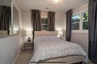 Charming 2-bedroom cottage near Atlanta Beltline and Ponce City Market