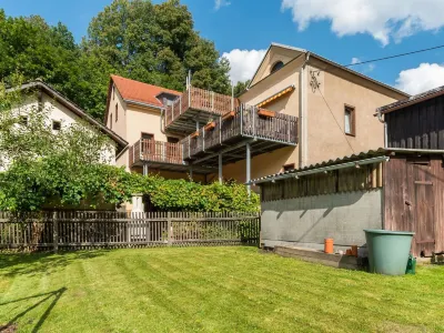 Modern Apartment in Sebnitz with a Terrace in Sebnitz Hotels near Deutsche Kunstblume Sebnitz