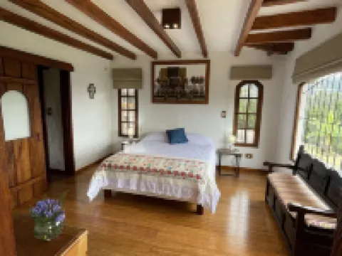 Hacienda Turística La Morería y Hospedaje Casona Ponce de León. Hoteles en Amaguaña