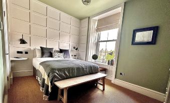 Rooms above Sugar Boat