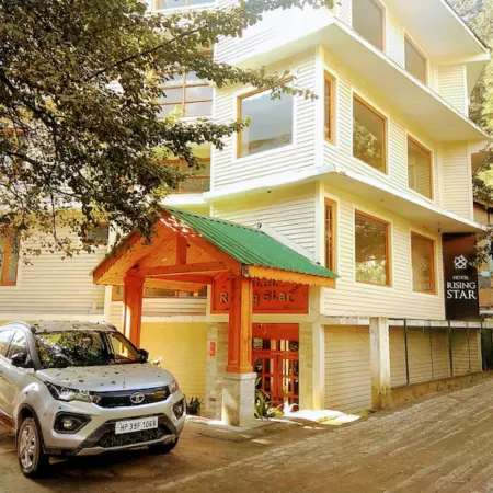 Hotel Rising Star with Garden with Private Parking Near to Mall Road