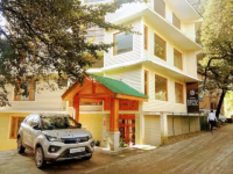 Hotel Rising Star with Garden with Private Parking Near to Mall Road