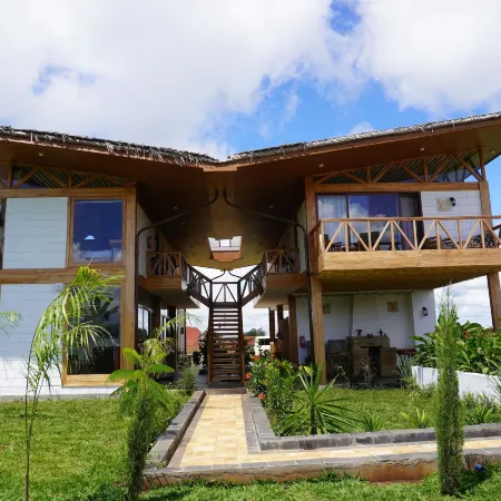 Moyoni Africa Lodge & Tours