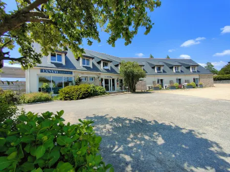 Hôtel Restaurant la Voile Bleue Отели в г. Эрдеван