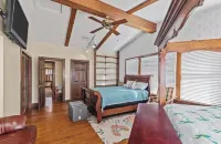Harborview! Sleeps up to 10. Spa and beside The Bean! - Wifi
