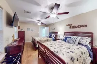 New! Listing Discounts! Short Walk to Beach - 2Br -Dogs OK Hotels near Crystal Beach Spot