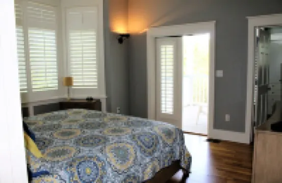 5 BR, 5 BA in Seaside, quick walk to the private beach access or main pool