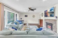 This Stunning Home is in One of the Most Desirable Neighborhoods of Salisbury Twilley Shopping Centre附近的飯店